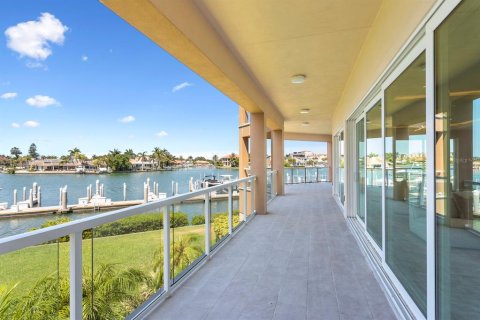 Condominio en venta en Saint Petersburg, Florida, 4 dormitorios, 354.89 m2 № 246461 - foto 23
