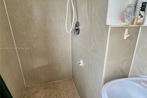 Commercial property in Hollywood, Florida 298.31 sq.m. № 1997624 - photo 8