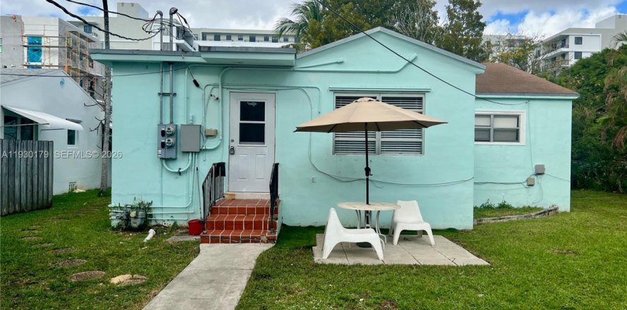 Commercial property in Hollywood, Florida 298.31 sq.m. № 1997624