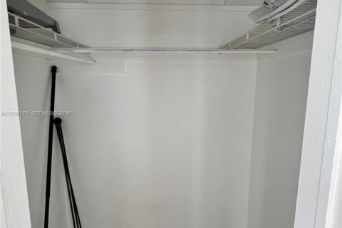 Commercial property in Hollywood, Florida 298.31 sq.m. № 1997624 - photo 15