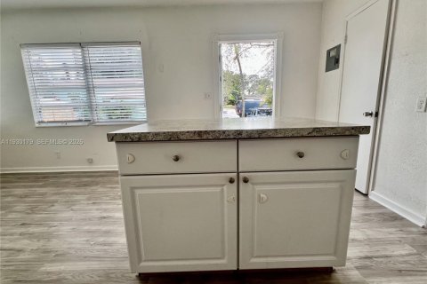 Commercial property in Hollywood, Florida 298.31 sq.m. № 1997624 - photo 14