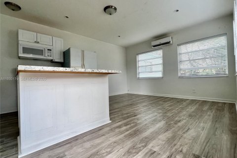 Commercial property in Hollywood, Florida 298.31 sq.m. № 1997624 - photo 10