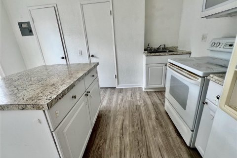 Commercial property in Hollywood, Florida 298.31 sq.m. № 1997624 - photo 13