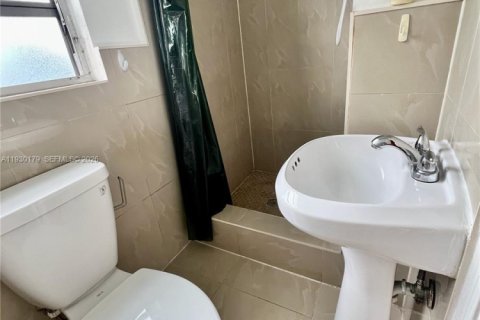 Commercial property in Hollywood, Florida 298.31 sq.m. № 1997624 - photo 7