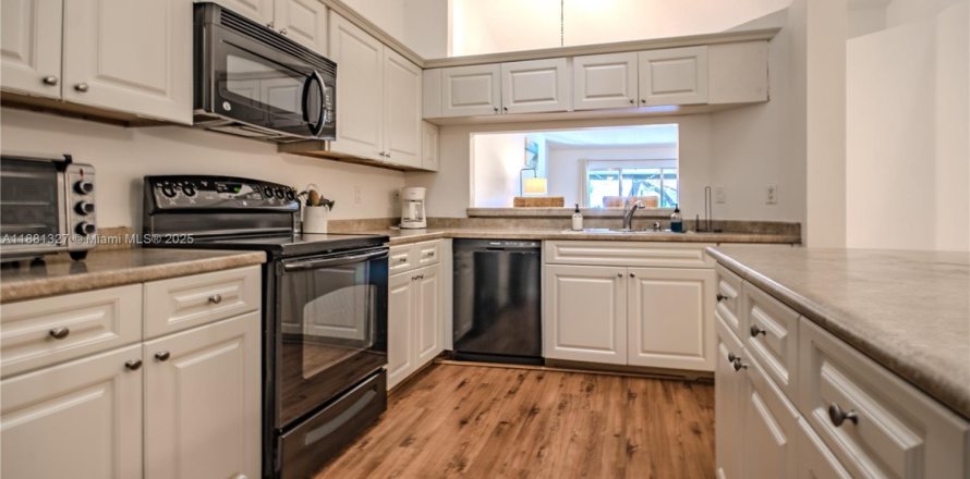 Townhouse in Margate, Florida 2 bedrooms, 117.61 sq.m. № 2017210