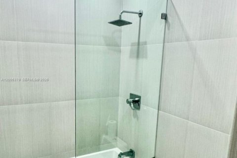 Copropriété à louer à Hollywood, Floride: 2 chambres, 107.12 m2 № 2071218 - photo 11