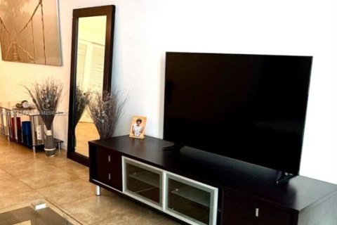 Copropriété à louer à Hollywood, Floride: 2 chambres, 107.12 m2 № 2071218 - photo 2