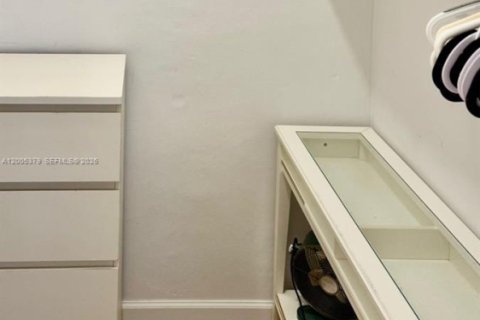 Copropriété à louer à Hollywood, Floride: 2 chambres, 107.12 m2 № 2071218 - photo 8