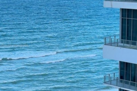 Copropriété à louer à Hollywood, Floride: 2 chambres, 107.12 m2 № 2071218 - photo 14
