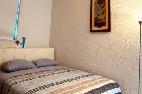 Copropriété à louer à Hollywood, Floride: 2 chambres, 107.12 m2 № 2071218 - photo 9