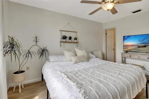 Снять в аренду кондоминиум в Пемброк-Пайнс, Флорида 2 спальни, 70.05м2, № 2057147 - фото 7