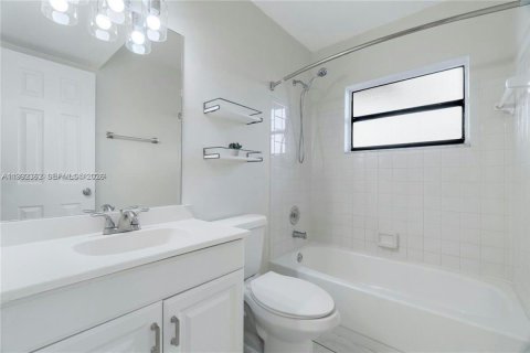 Снять в аренду кондоминиум в Пемброк-Пайнс, Флорида 2 спальни, 70.05м2, № 2057147 - фото 6