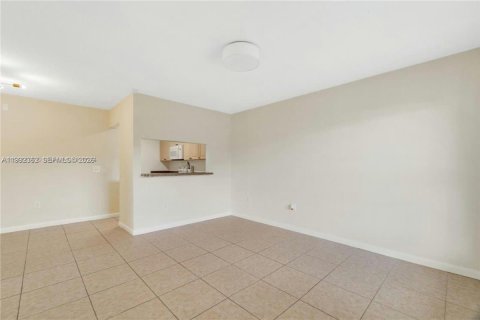 Снять в аренду кондоминиум в Пемброк-Пайнс, Флорида 2 спальни, 70.05м2, № 2057147 - фото 22