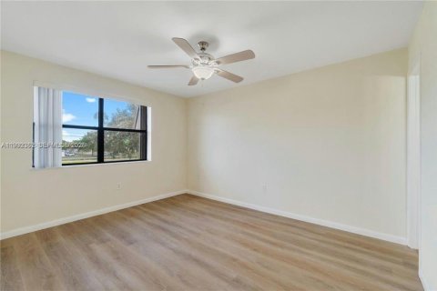 Снять в аренду кондоминиум в Пемброк-Пайнс, Флорида 2 спальни, 70.05м2, № 2057147 - фото 14