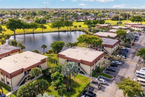 Снять в аренду кондоминиум в Пемброк-Пайнс, Флорида 2 спальни, 70.05м2, № 2057147 - фото 27