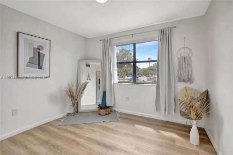 Снять в аренду кондоминиум в Пемброк-Пайнс, Флорида 2 спальни, 70.05м2, № 2057147 - фото 5