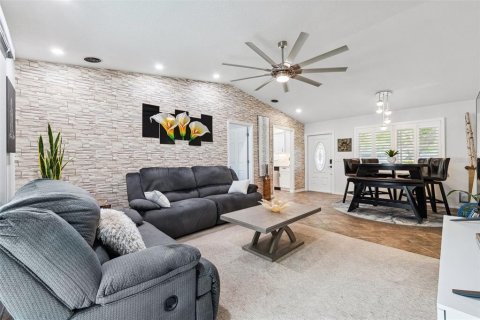 House in Tarpon Springs, Florida 3 bedrooms, 137.68 sq.m. № 1757549 - photo 14