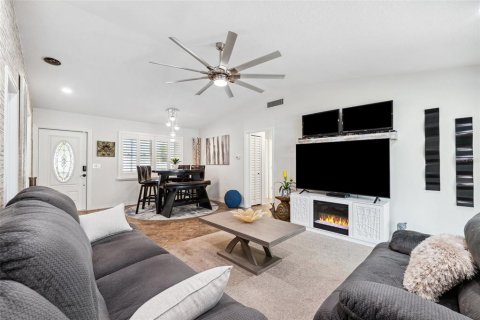 House in Tarpon Springs, Florida 3 bedrooms, 137.68 sq.m. № 1757549 - photo 15
