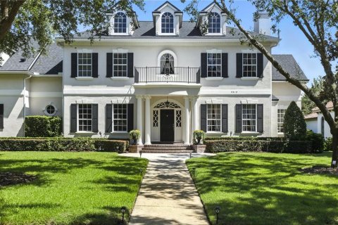 House in Windermere, Florida 5 bedrooms, 469.34 sq.m. № 1821494 - photo 1