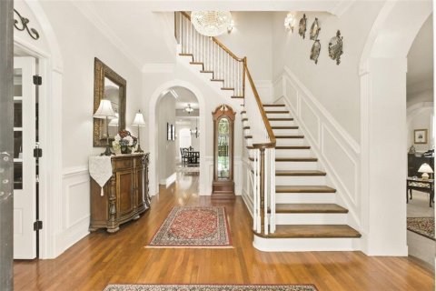 House in Windermere, Florida 5 bedrooms, 469.34 sq.m. № 1821494 - photo 3