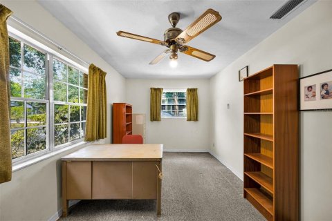House in Temple Terrace, Florida 5 bedrooms, 230.21 sq.m. № 1767088 - photo 9