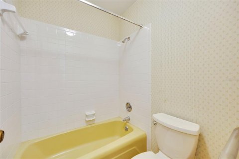 House in Temple Terrace, Florida 5 bedrooms, 230.21 sq.m. № 1767088 - photo 23