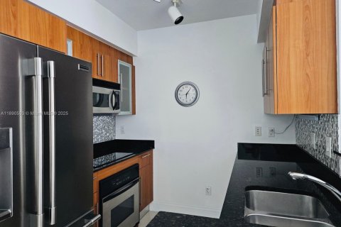 Снять в аренду кондоминиум в Майами, Флорида 1 спальня, 78.6м2, № 1944308 - фото 4