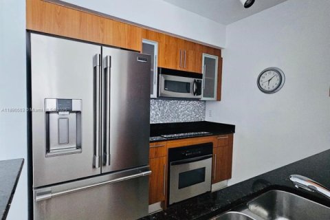 Снять в аренду кондоминиум в Майами, Флорида 1 спальня, 78.6м2, № 1944308 - фото 3