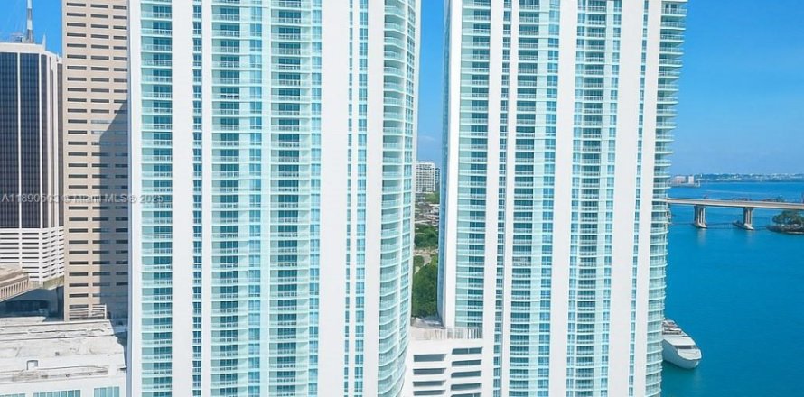 Кондоминиум с 1 спальней в Майами, Флорида № 1944308