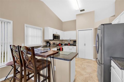 House in Leesburg, Florida 2 bedrooms, 183.39 sq.m. № 1898767 - photo 12