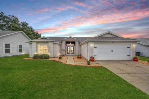 House in Leesburg, Florida 2 bedrooms, 183.39 sq.m. № 1898767 - photo 1