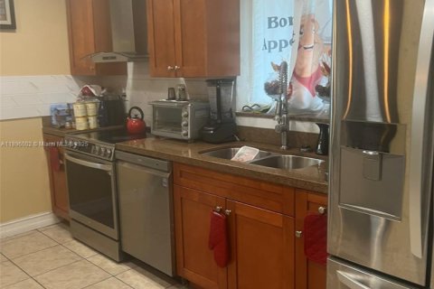 House in Miami Gardens, Florida 2 bedrooms № 1948585 - photo 6