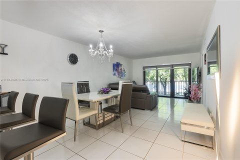 Condominio en venta en Miami, Florida, 2 dormitorios, 82.78 m2 № 1704715 - foto 1