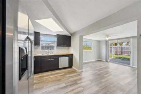 Купить виллу или дом в Холидэй, Флорида 5 комнат, 120.96м2, № 1592319 - фото 13