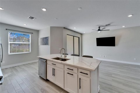 Townhouse in ESTANCIA

 in Wesley Chapel, Florida 3 bedrooms, 169.73 sq.m. № 1851111 - photo 8