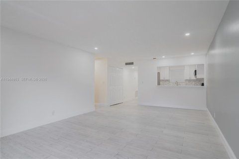 Condo in Coral Springs, Florida, 3 bedrooms  № 2001414 - photo 5