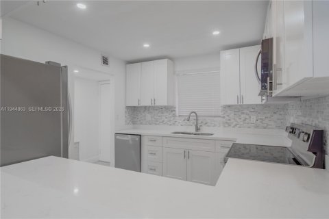 Condo in Coral Springs, Florida, 3 bedrooms  № 2001414 - photo 4