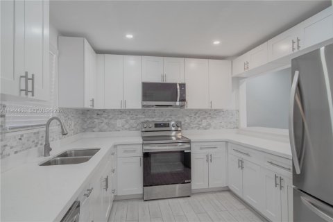 Condo in Coral Springs, Florida, 3 bedrooms  № 2001414 - photo 2