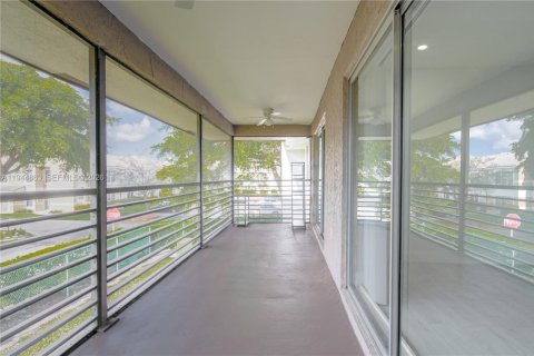 Condo in Coral Springs, Florida, 3 bedrooms  № 2001414 - photo 14