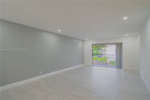 Condo in Coral Springs, Florida, 3 bedrooms  № 2001414