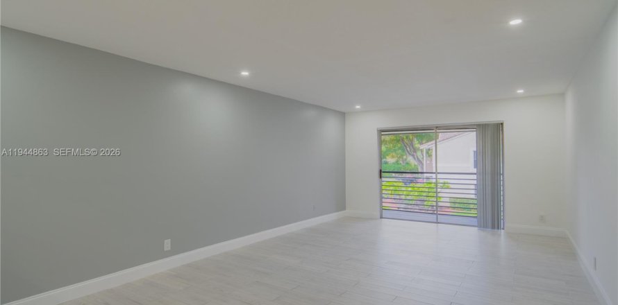 Condo in Coral Springs, Florida, 3 bedrooms  № 2001414