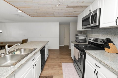 House in Lakeland, Florida 3 bedrooms, 151.43 sq.m. № 1718215 - photo 16