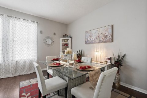 House in Orlando, Florida 5 bedrooms, 292.46 sq.m. № 2179042 - photo 11