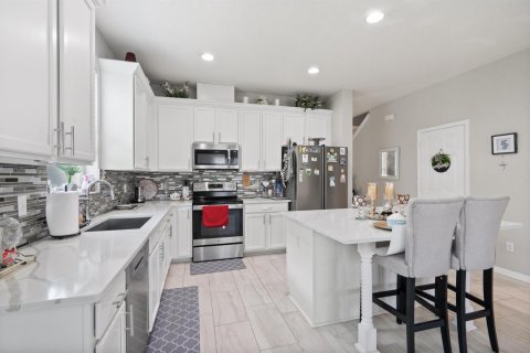 House in Orlando, Florida 5 bedrooms, 292.46 sq.m. № 2179042 - photo 7