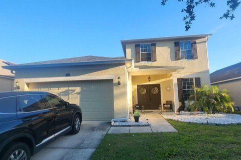 House in Orlando, Florida 5 bedrooms, 292.46 sq.m. № 2179042