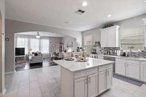 House in Orlando, Florida 5 bedrooms, 292.46 sq.m. № 2179042 - photo 5