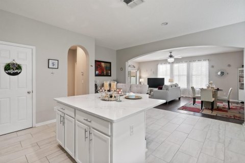 House in Orlando, Florida 5 bedrooms, 292.46 sq.m. № 2179042 - photo 9