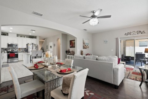 House in Orlando, Florida 5 bedrooms, 292.46 sq.m. № 2179042 - photo 12