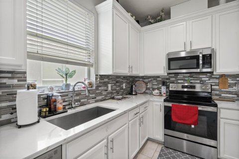 House in Orlando, Florida 5 bedrooms, 292.46 sq.m. № 2179042 - photo 8