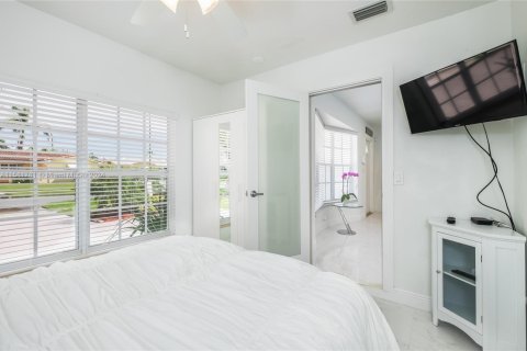 Снять в аренду виллу или дом в Дания-Бич, Флорида 4 спальни, 167.22м2, № 1958542 - фото 7